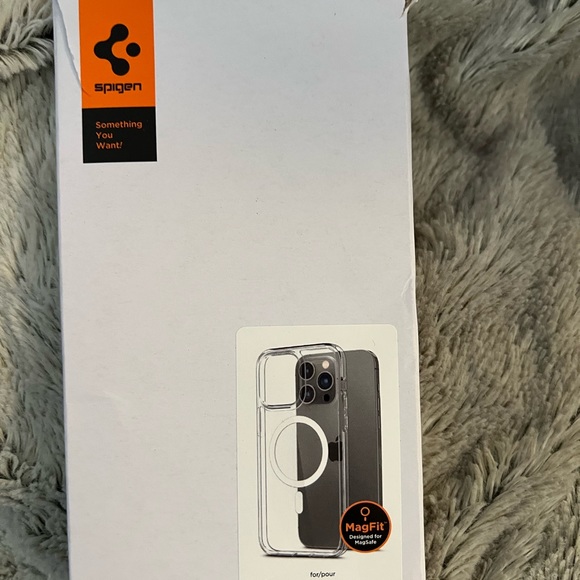 Spigen for iPhone 14 Pro Max Case, Clear - Picture 3 of 4
